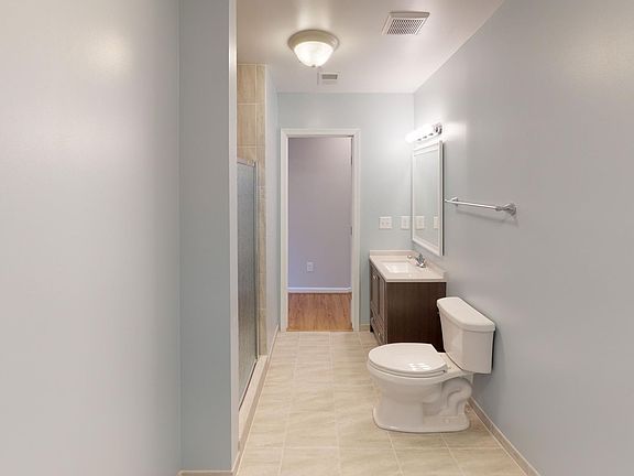 5th image of 411 Hamilton Ct