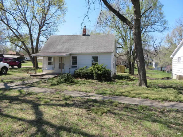 210 Walnut St, Valley Falls, KS 66088