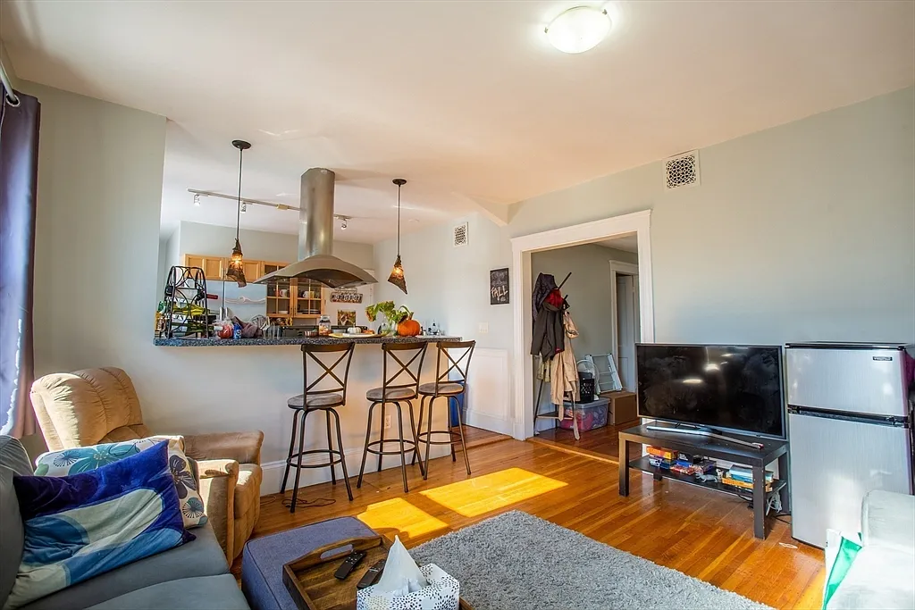 Building Photo - 8 Belmont St #2
