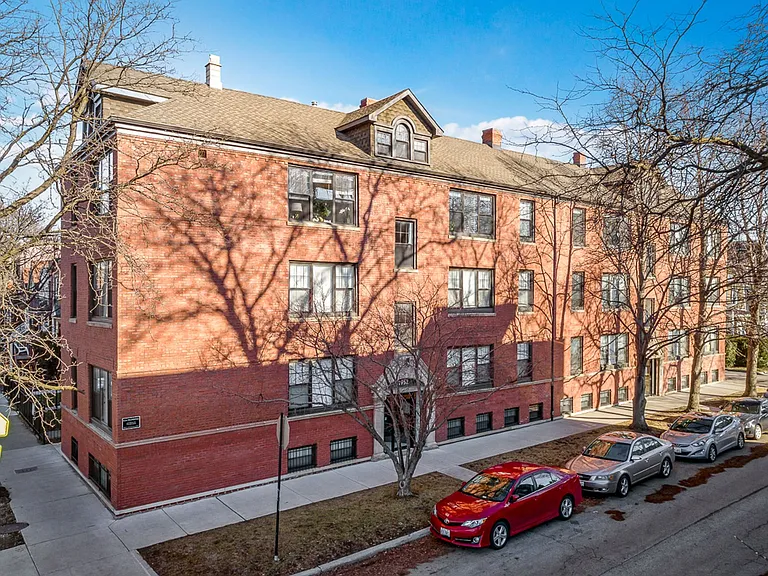 1946-52 W. Nelson / 3033 N. Damen — Photo 1