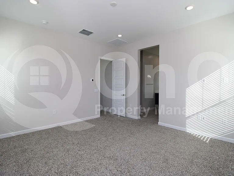 4911 E Village Dr — Photo 12
