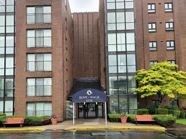 4234 N Main St APT 606, Fall River, MA 02720