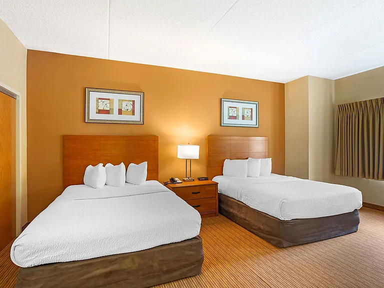 Deluxe Studio - 2 Queen Beds