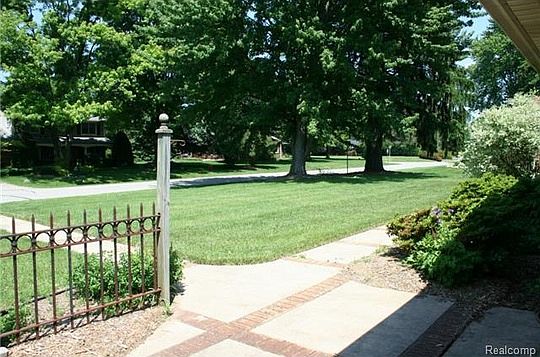 5th image of 48145 Cedarwood Dr