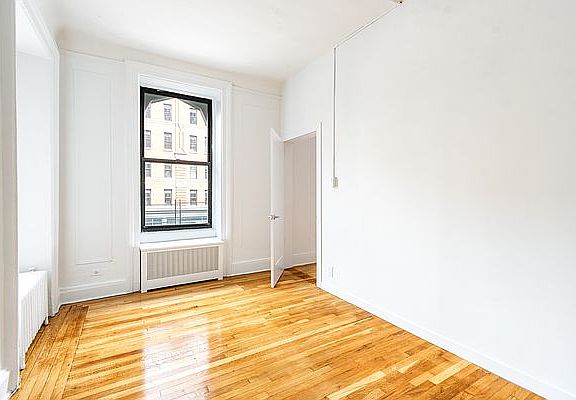3rd image of 60 W 76th St #2C