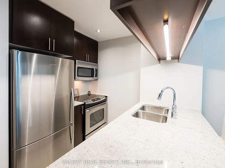 1055 Southdown Rd #201 — Photo 7
