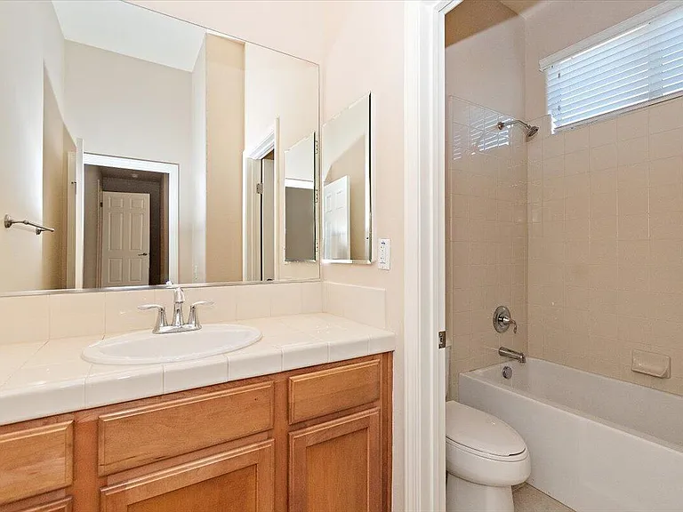 80215 Queensboro Dr #80215 — Photo 28