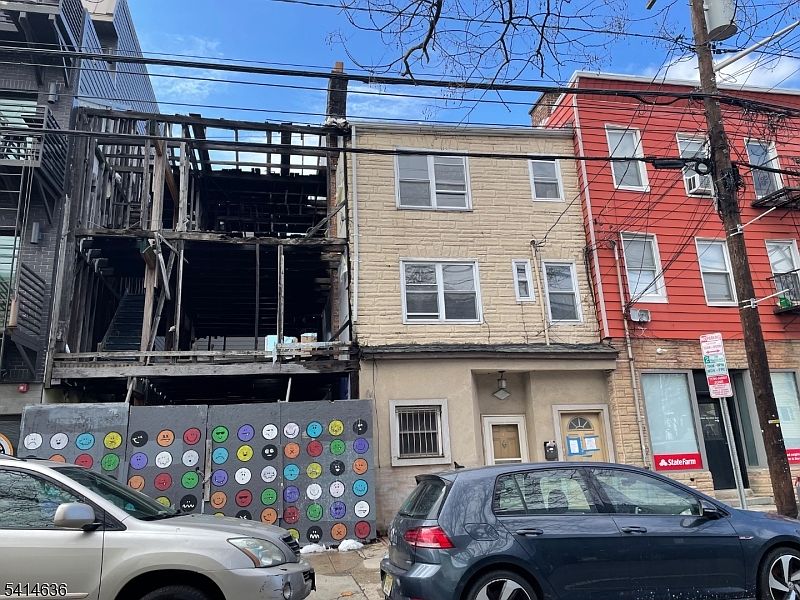 1st image of 417 Monmouth St