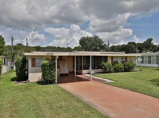 11613 Hickory Ln, Tavares, FL 32778