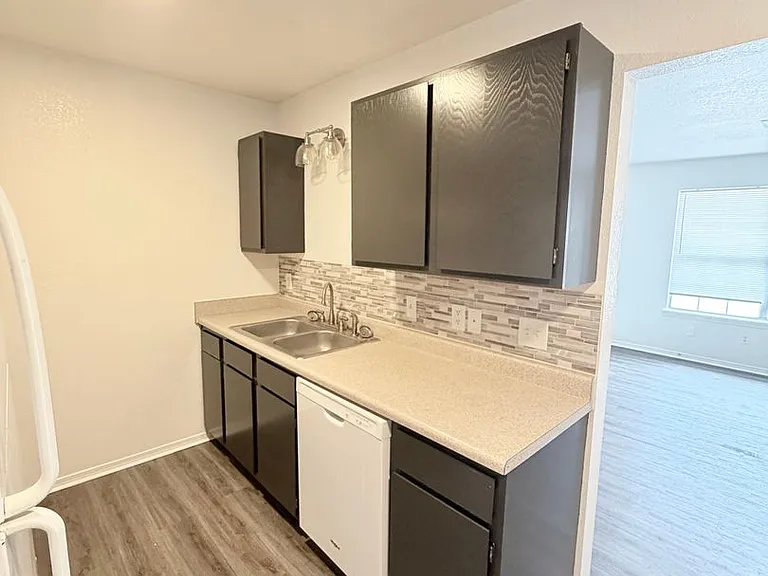 Buffalo Creek Apartment Homes — Photo 40