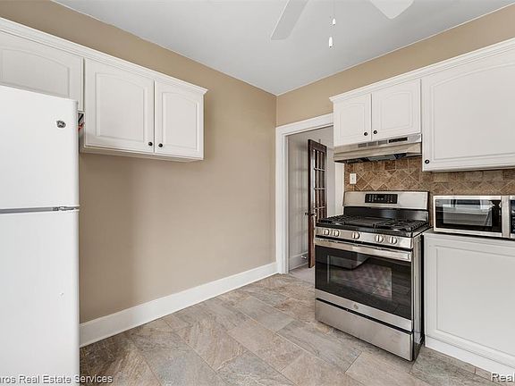 5th image of 1308 Beaconsfield Ave