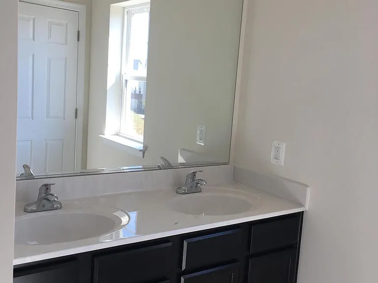 202 Apsley Ter — Photo 13