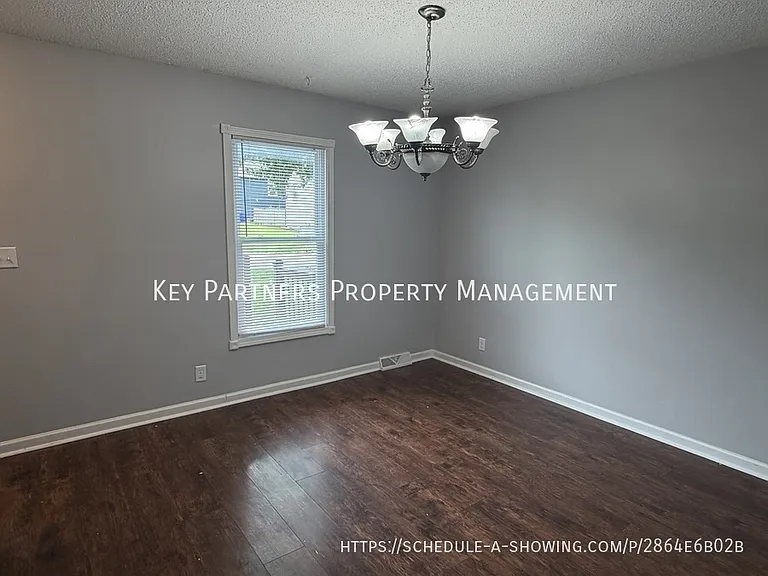 138 E Nelson Cir — Photo 3