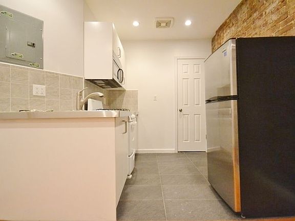 5th image of 341 W 71st St APT 1