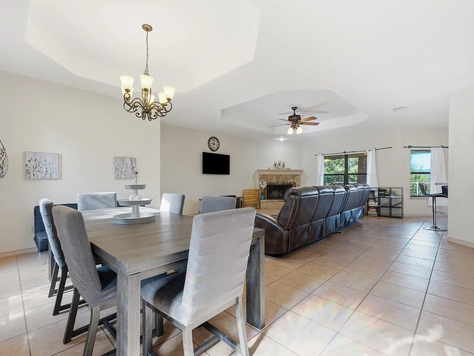 3 bed, 2.0 bath, 2179 sqft, $3,000 — Photo 4