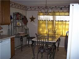 5th image of 135 Lake Ct