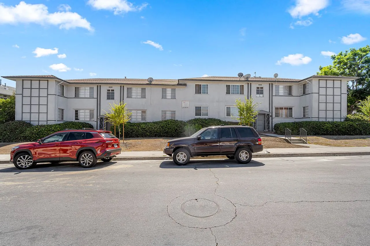 1 bed, 700 sqft, $1,725 — Photo 1