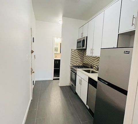 3rd image of 207 E 14th St #4F
