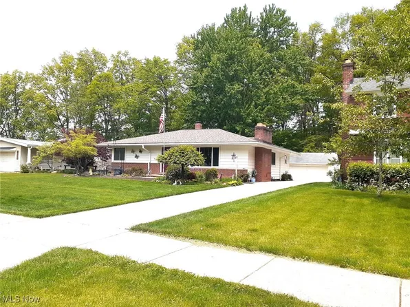 23822 Ambour Dr, North Olmsted, OH 44070