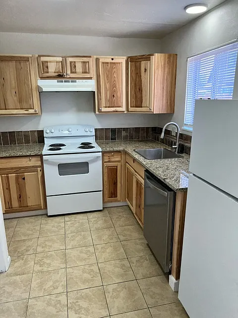 2 bed, 1150 sqft, $1,295 — Photo 2