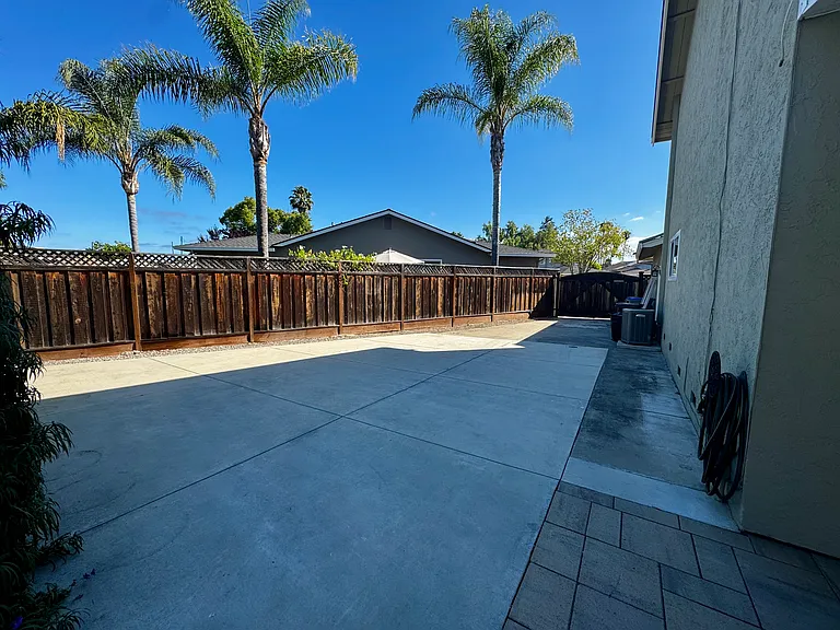 1318 Deb Ct — Photo 24