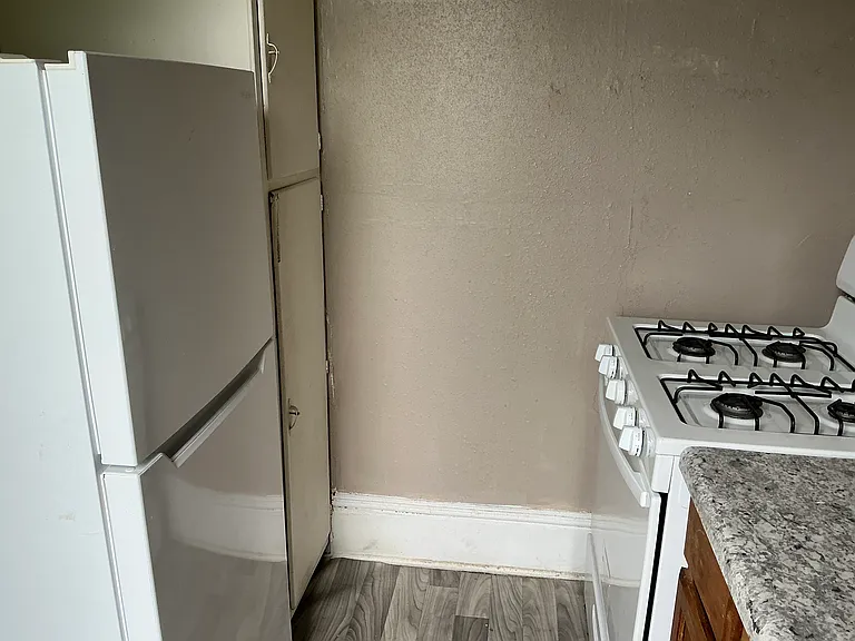 415 E Gilbert St #8 — Photo 8
