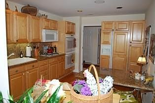 4th image of 1660 1st St APT 401