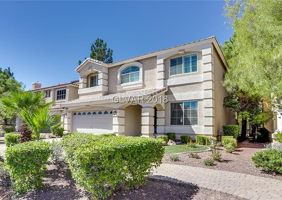 Lovely former American West model home....Located near shopping and restaurants...