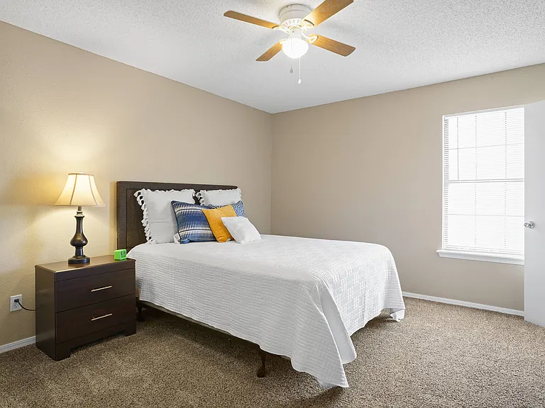 Diamond Crest Townhomes — Photo 10