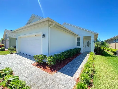 272 Catriona Dr Photo 1