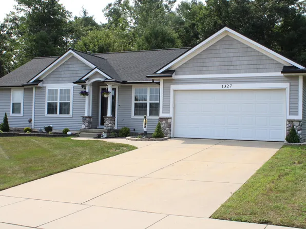 1327 Millwood Dr NE, Belmont, MI 49306