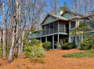1300 Mountain Meadow Dr, Hendersonville, NC 28739