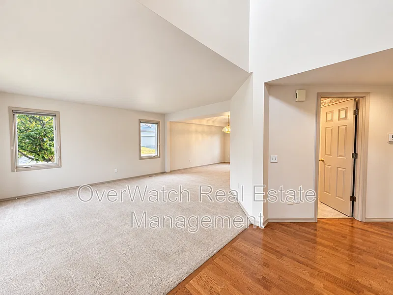 5 bed, 4.5 bath, 2568 sqft, $3,400 — Photo 3