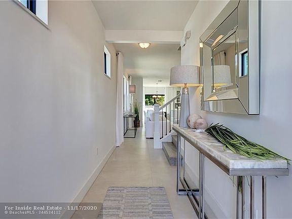 3rd image of 4430 SW 32nd Ave #1