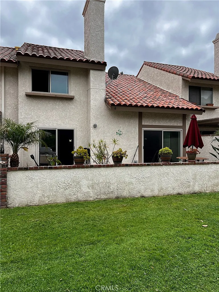 3 bed, 2.5 bath, 1678 sqft, $4,300 — Photo 3