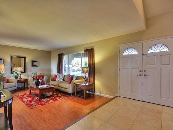 3rd image of 2864 Norcrest Dr