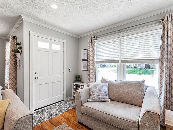 5th image of 5117 W 58th St