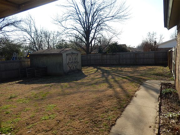 Large Backyard!