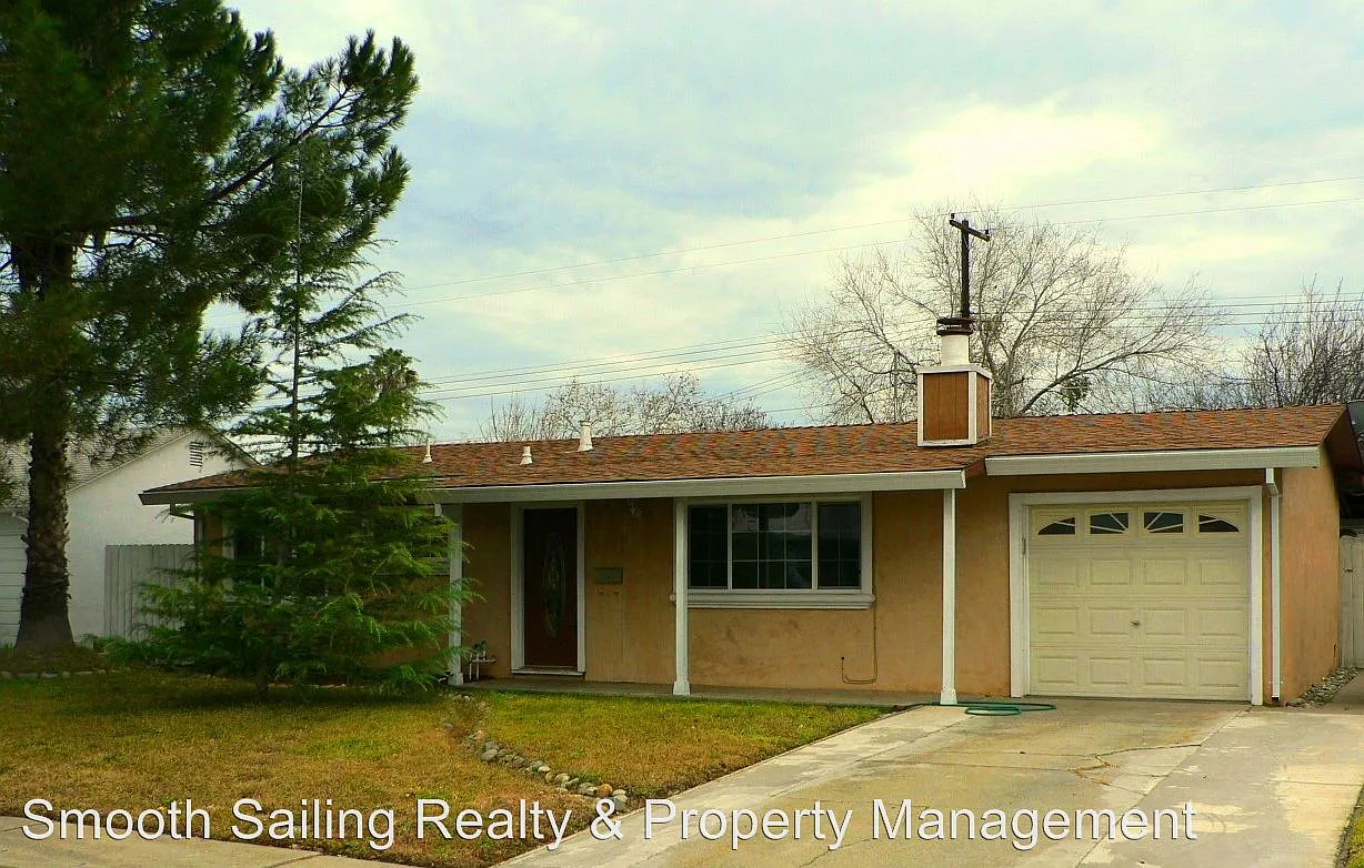 680 Acacia Ave photo 1