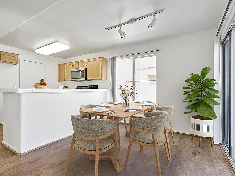 River Ranch Townhomes & Apartments — Photo 30