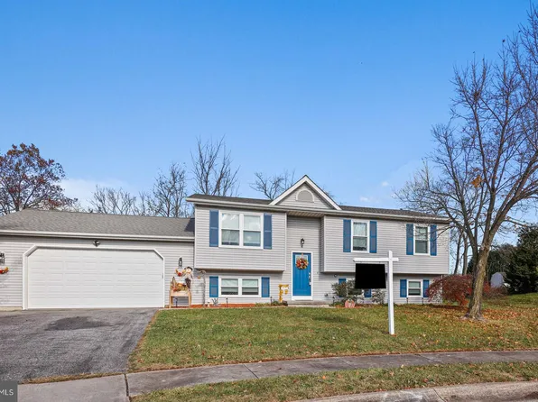 4 Starboard Ct, Taneytown, MD 21787