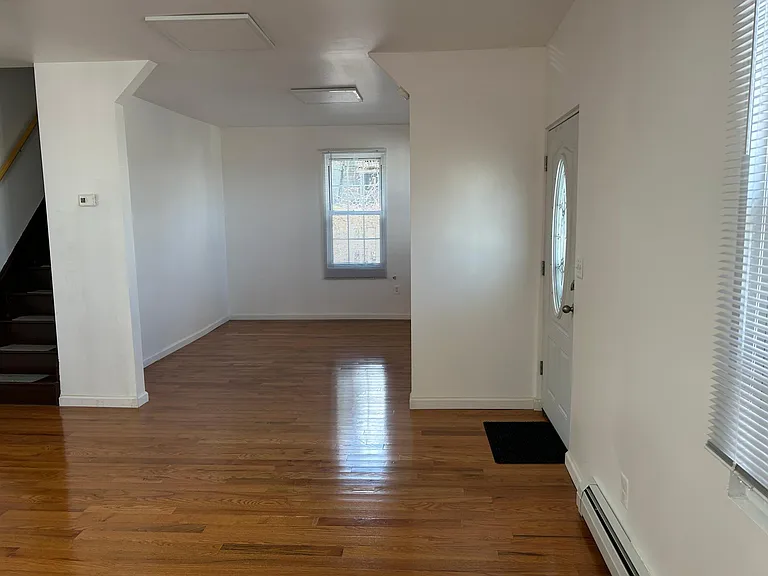933 Wyandotte St — Photo 19