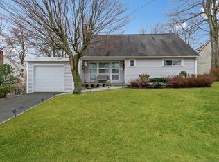 58 Barnes Rd, North Tarrytown, NY 10591