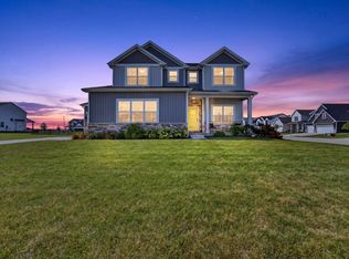 1 Bucktown Ct, Bloomington, IL 61705