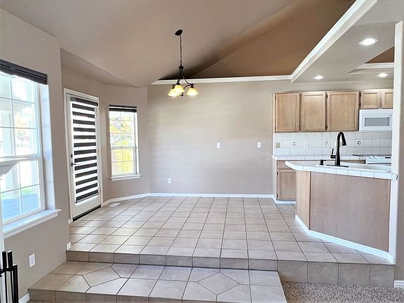 5th image of 1696 E Laurelwood Dr
