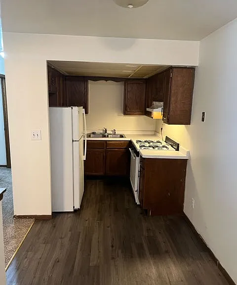 Deer Trail Apartments — Photo 1