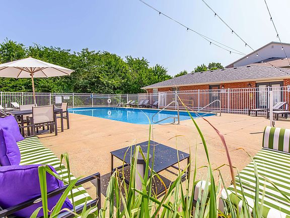 Highland Park Apartments Pool