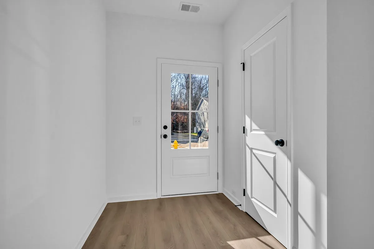 Building Photo - 122 Ironhorse Way
