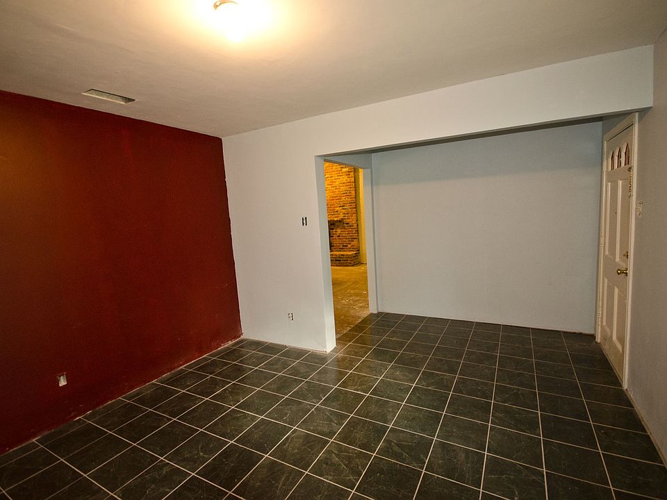 1st image of 608 Meadow Grove Dr