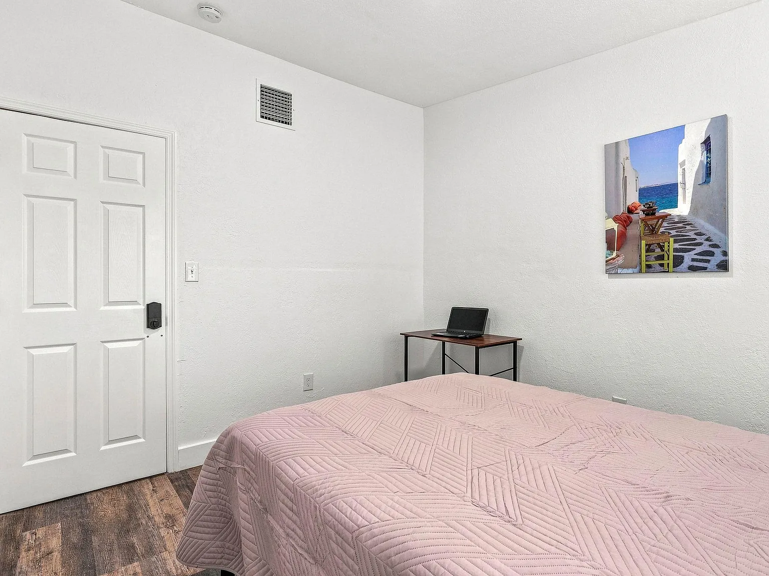 4 bed, 2.0 bath, 1743 sqft, $918 — Photo 2